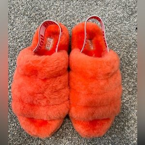 New Without Box UGGS Women's Size 8US Fuzzy Slippers